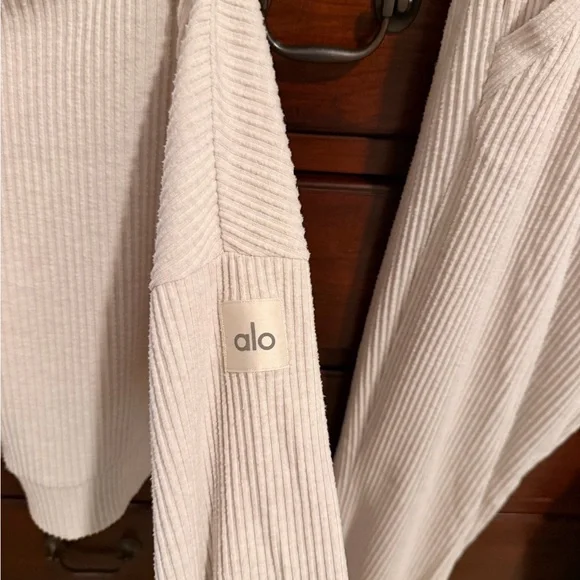 Medium ALO Yoga Muse Hoodie & Sweatpant Ivory color Set - Picture 3 of 4